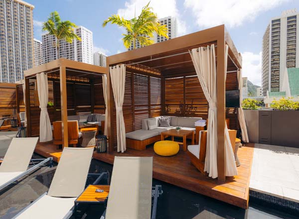 Rooftop bar SWELL Restaurant & Pool Bar in Honolulu, Hawaii