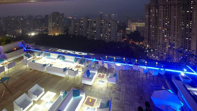 Rooftop bar Breeze Restaurant in Mumbai