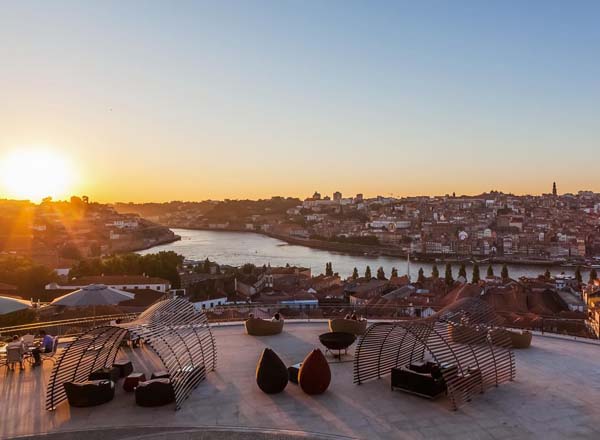 Rooftop bar The Yeatman in Porto