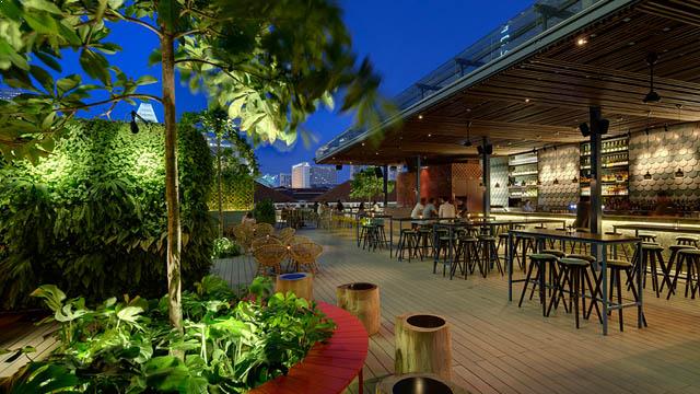 Rooftop bar Loof in Singapore