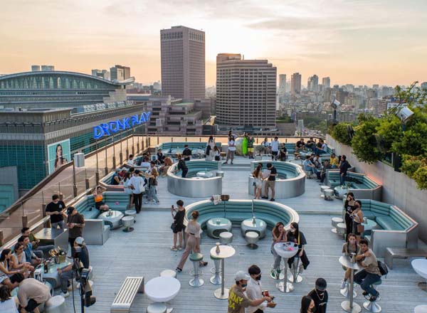 Rooftop bar Drunk Play in Taipei