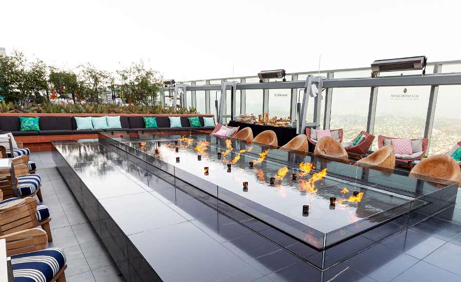 Romantic rooftop restaurant - Spire 73
