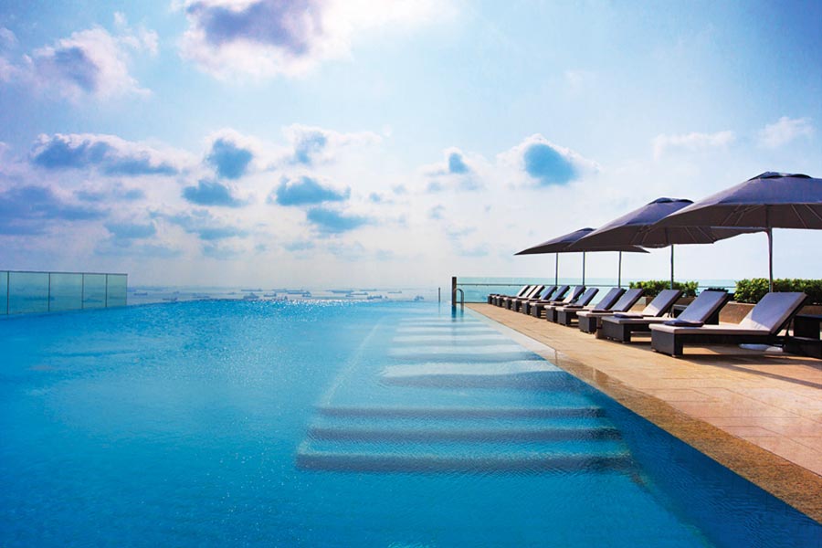 The 5 Best Rooftop Pools in Singapore guide)