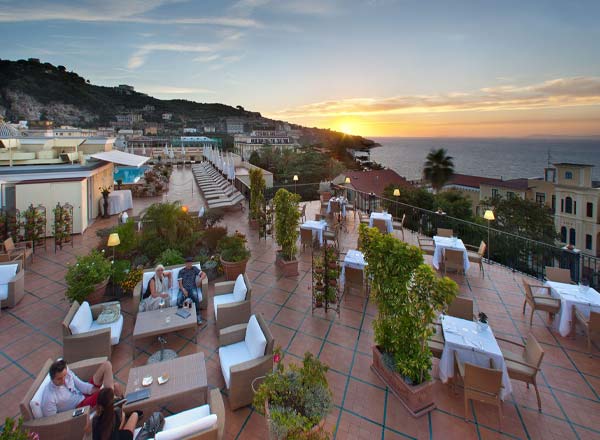 Rooftop bar The Bellavista Terrace at Grand Hotel La Favorita in Amalfi Coast