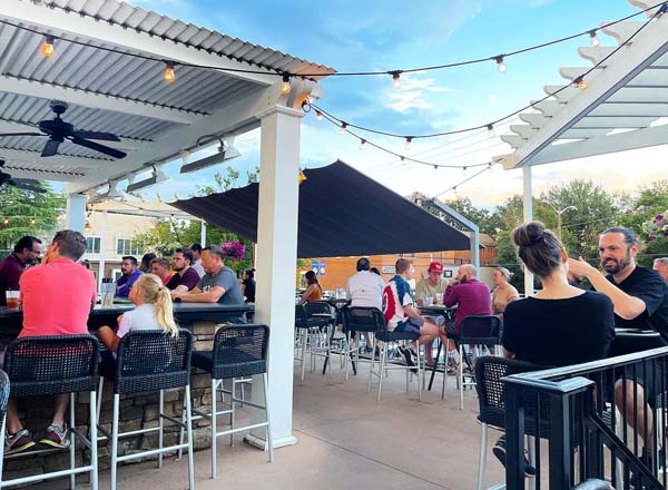 Rooftop bar Dogwood Tavern in Arlington