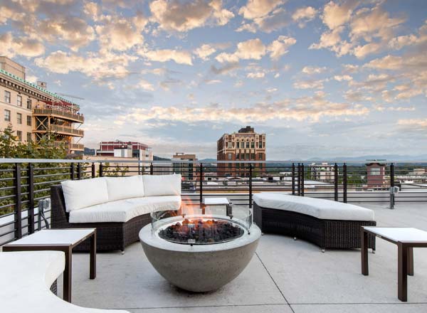 Rooftop bar Hemingway's Cuba Rooftop Restaurant & Bar in Asheville