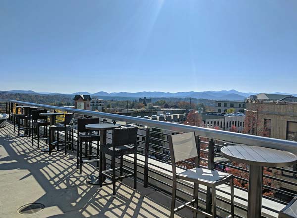 Rooftop bar Hemingway's Cuba Rooftop Restaurant & Bar in Asheville