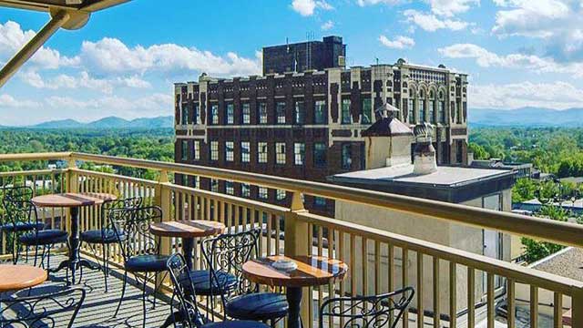 Rooftop bar SkyBar in Asheville