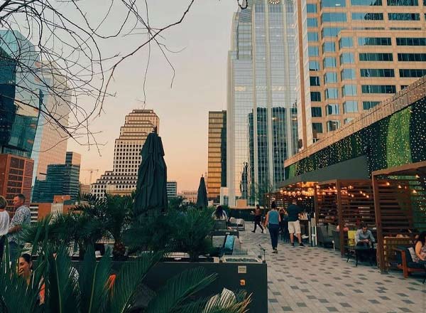 schweizisk Ulv i fåretøj Godkendelse Edge Rooftop - Rooftop bar in Austin | The Rooftop Guide