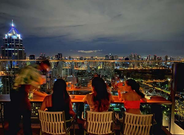 Bar en la azotea Bar.Yard en Bangkok