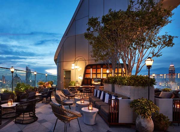 Rooftop bar Penthouse Bar + Grill in Bangkok