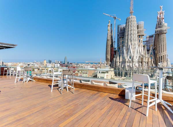 Terrace with views of the Sagrada Familia