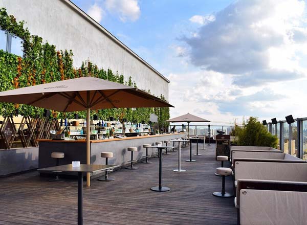 Just overflowing Pub international House of Weekend - Rooftop bar in Berlin | The Rooftop Guide