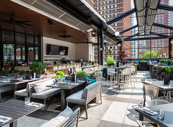 Rooftop bar Earls Kitchen + Bar in Boston