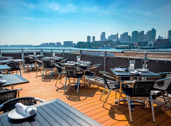 Rooftop bar Pier 6 in Boston