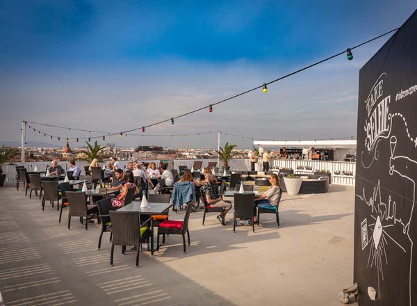 Bar en la azotea Restaurante Intermezzo y terraza en la azotea en Budapest