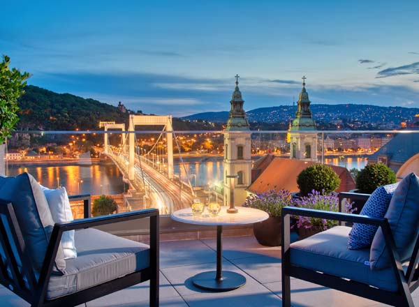Rooftop bar The Duchess in Budapest