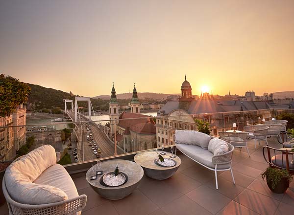 Rooftop bar The Duchess in Budapest