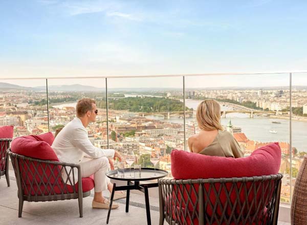 Rooftop bar Budapest White Raven Skybar & Lounge in Budapest
