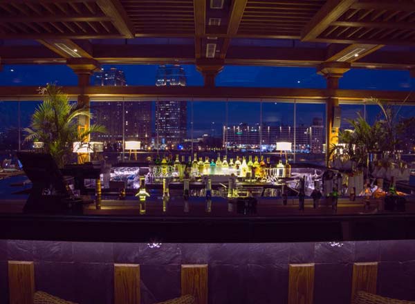 Rooftop bar Crimsom Bar & Grill in Cairo