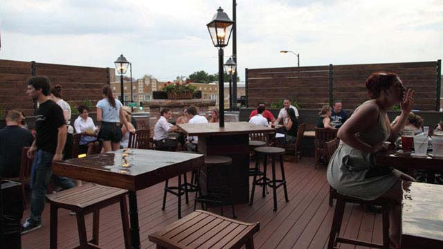 Rooftop bar Fountainhead in Chicago