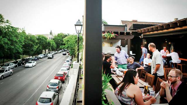 Rooftop bar Fountainhead in Chicago