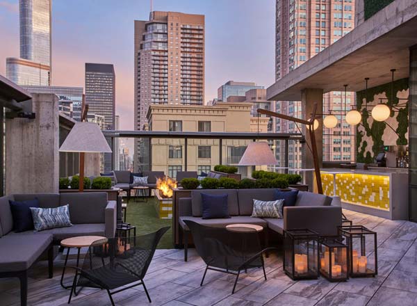 Rooftop bar Apogee Lounge in Chicago