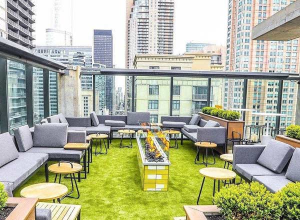 Rooftop bar Apogee Lounge in Chicago
