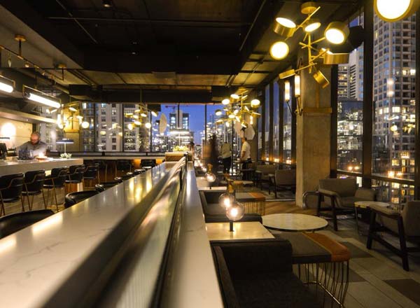 Rooftop bar Apogee Lounge in Chicago