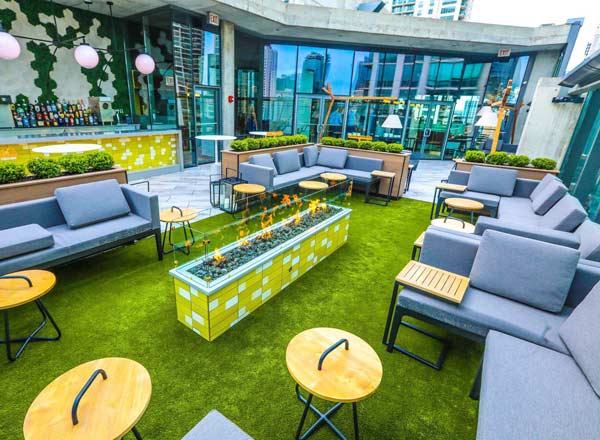 Rooftop bar Apogee Lounge in Chicago