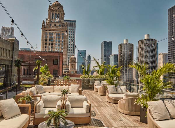 Rooftop bar Château Carbide in Chicago