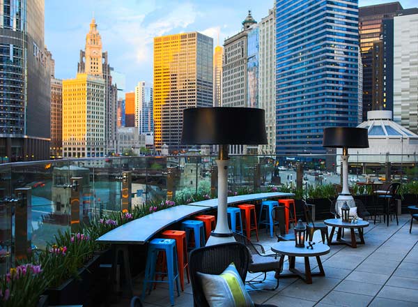 Rooftop bar Raised Bar in Chicago