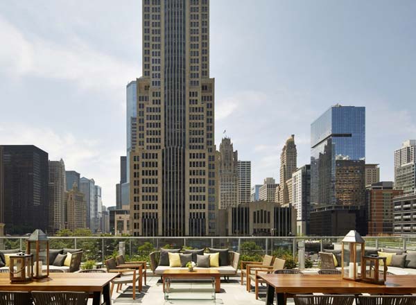 Rooftop bar Streeterville Social in Chicago