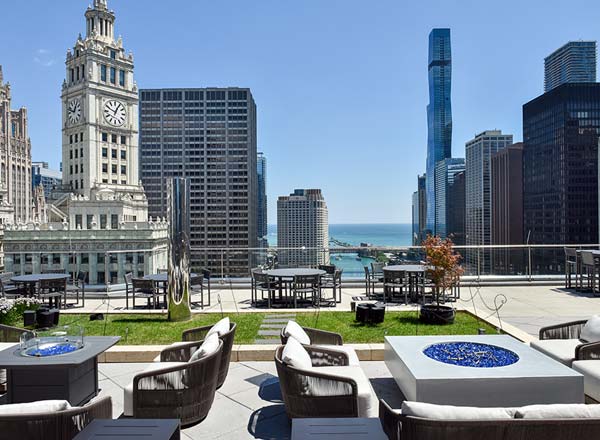 Rooftop bar Chicago Terrace 16 in Chicago