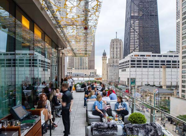 Rooftop bar Z Bar in Chicago