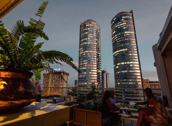 Rooftop bar Colombo Botanik Rooftop Bistro & Bar in Colombo