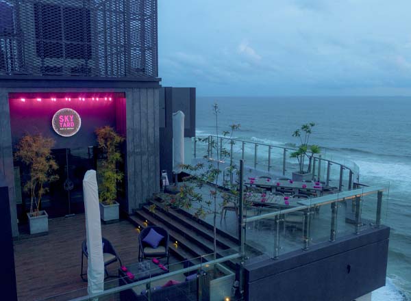 Rooftop bar Sky Yard at Hotel MaRadha in Colombo