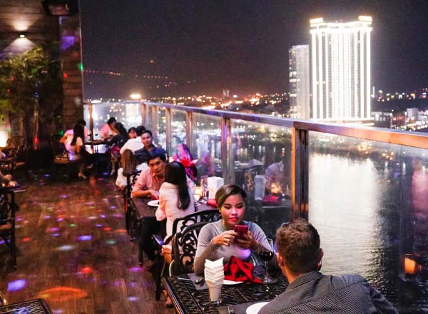 Rooftop bar Brilliant Top Bar in Da Nang