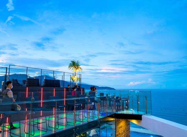 Rooftop bar Sky 21 Bar & Bistro in Da Nang