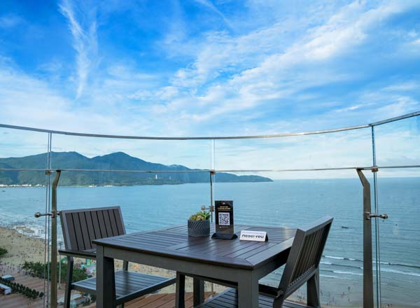 Rooftop bar Sky 21 Bar & Bistro in Da Nang