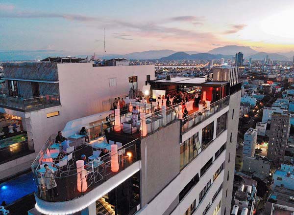 Rooftop bar Sky 21 Bar & Bistro in Da Nang