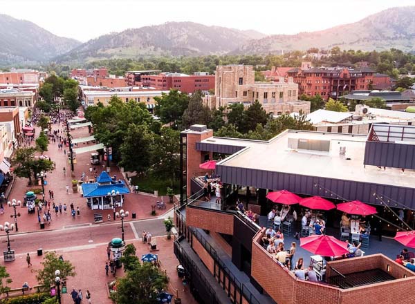 Rooftop bar Avanti F&B Boulder in Denver