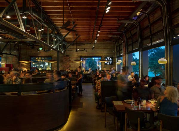Bar en la azotea Linger en Denver
