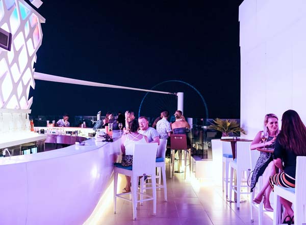 Bar en la azotea Pure Sky Lounge and Dining en Dubái