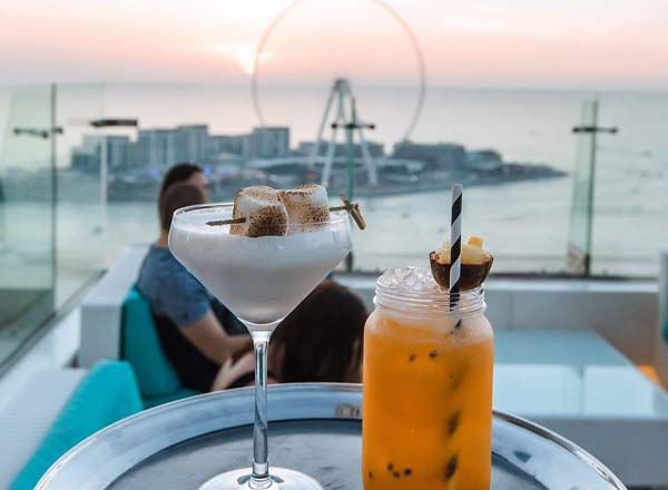 Bar en la azotea Level Pure Sky Lounge and Dining en Dubái