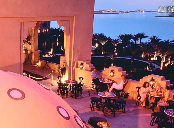 Bar en la azotea The Rooftop Terrace and Sports Lounge en Dubái