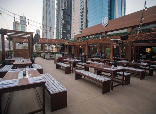 Rooftop bar Tipsy Lion in Dubai