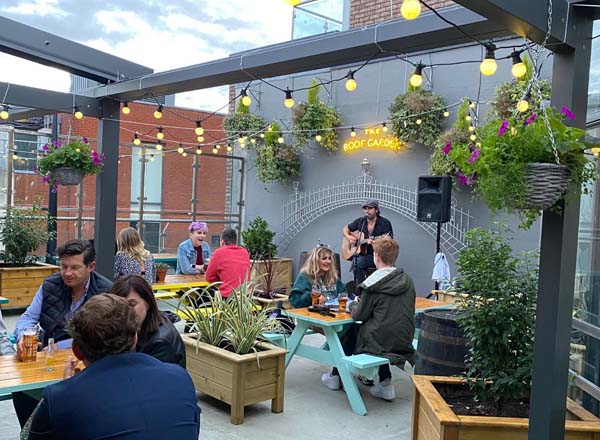 Rooftop bar Fitzsimons Bar & Roof Garden in Dublin