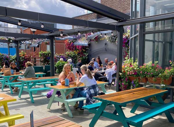 Rooftop bar Fitzsimons Bar & Roof Garden in Dublin