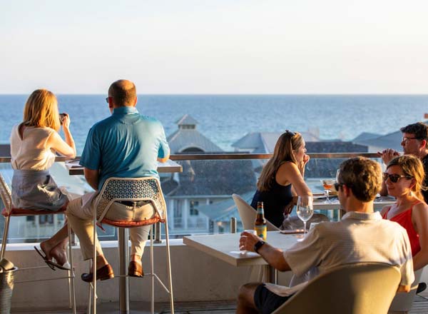 Rooftop bar Pescado Seafood Grill & Rooftop Bar in Emerald Coast
